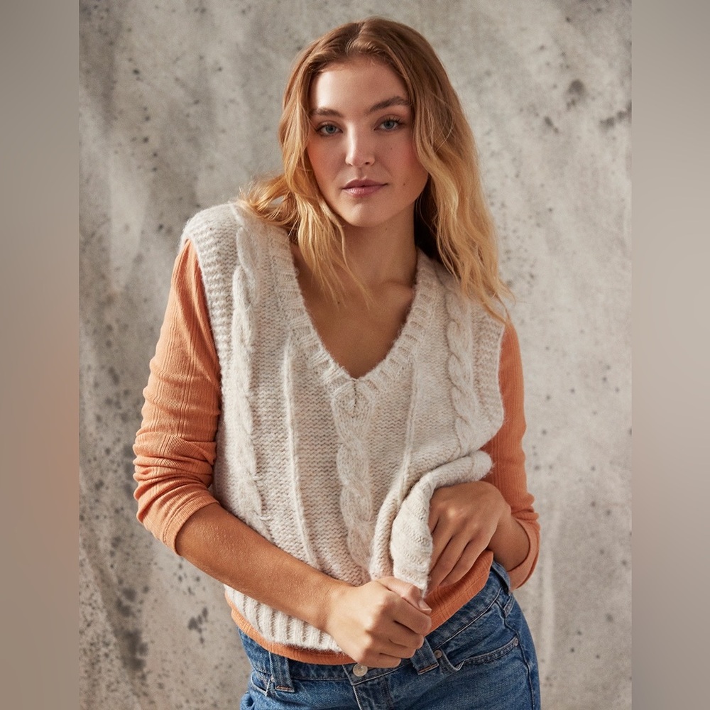 American Eagle Sweater Vest